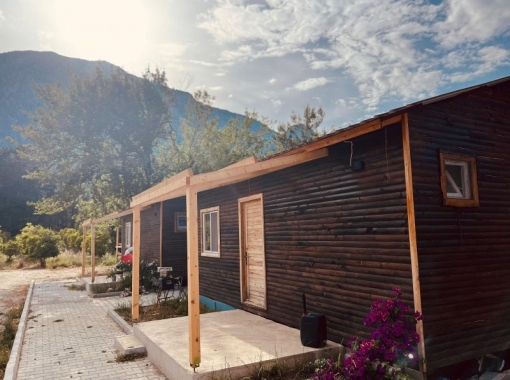 Beldibindeki denize sıfır bongalov evlerimiz kiralıktır.